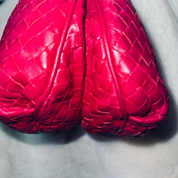 Bottega Veneta drawstring, Ruby, fuchsia Crossbody - Picture 7 of 14
